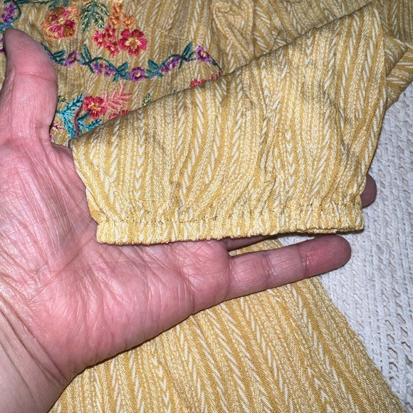 NWT SAVANNA JANE lANDREE BY UNIT Floral Embroidered V Neck Flowy Blouse - Picture 9 of 12